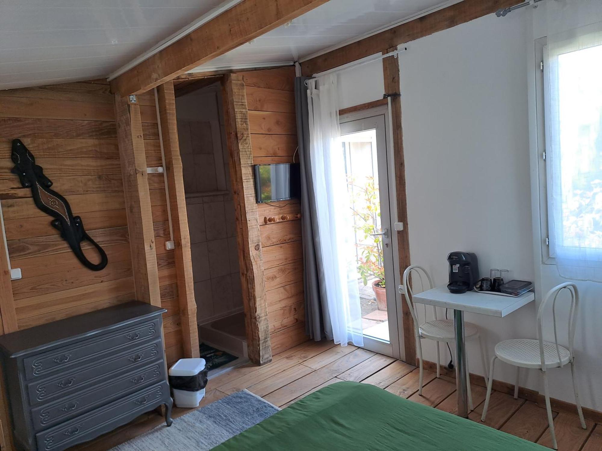 Chambre Basilic 2P, 2 Nuits Max, Dans Petit Chalet 6Km Du Festival De Piano De La Roque D'Antheron Rognes Exterior photo